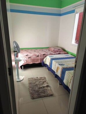 3 Schlafzimmer, BĂŒgeleisen/BĂŒgelbrett, Internetzugang, BettwĂ€sche