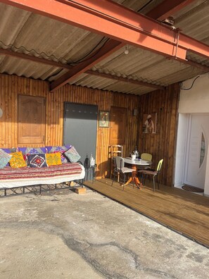 屋外ダイニングエリア