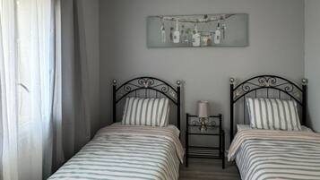 2 chambres, fer et planche à repasser, Wi-Fi gratuit, draps fournis