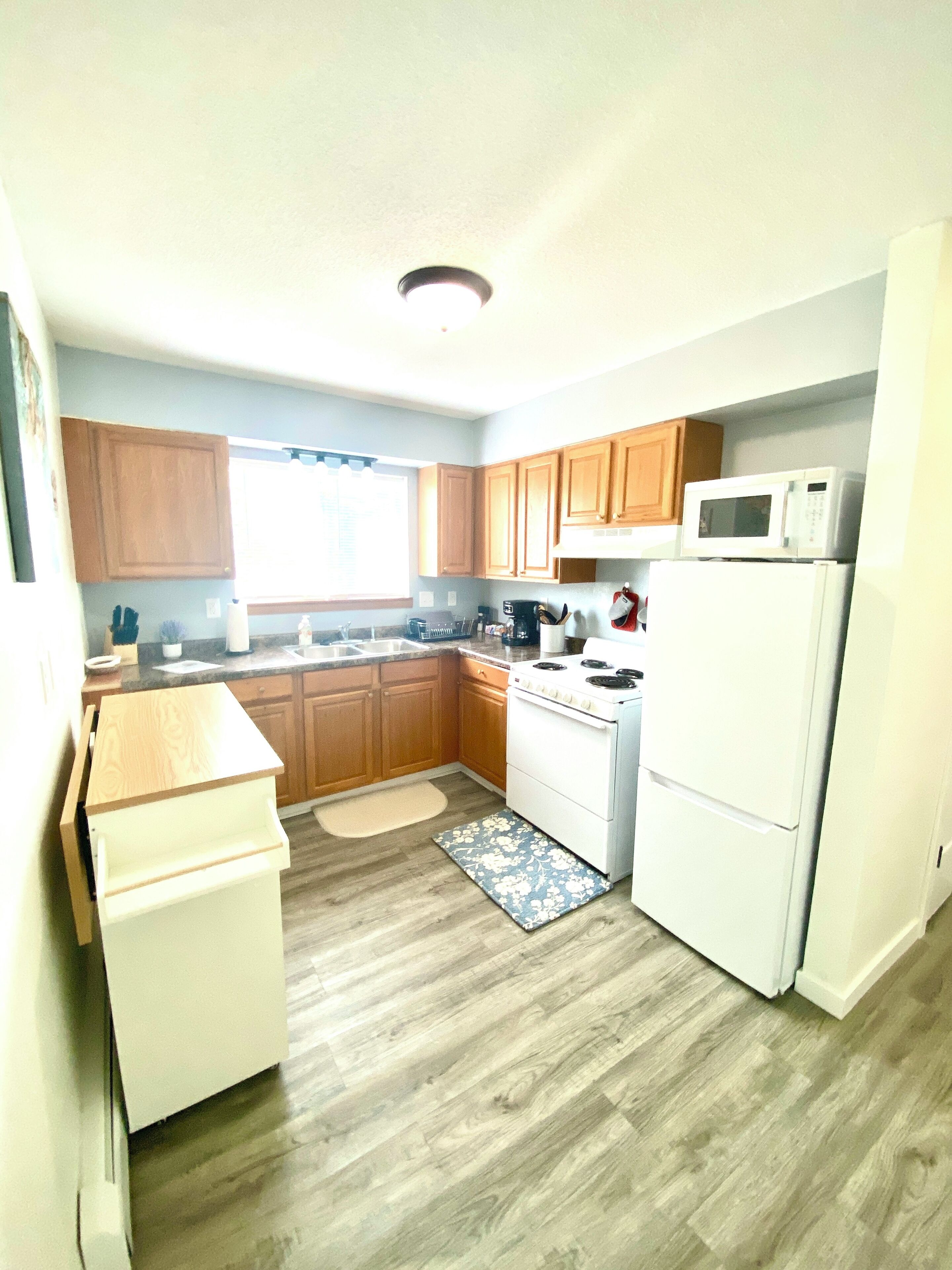 雪櫃、微波爐、焗爐、爐具