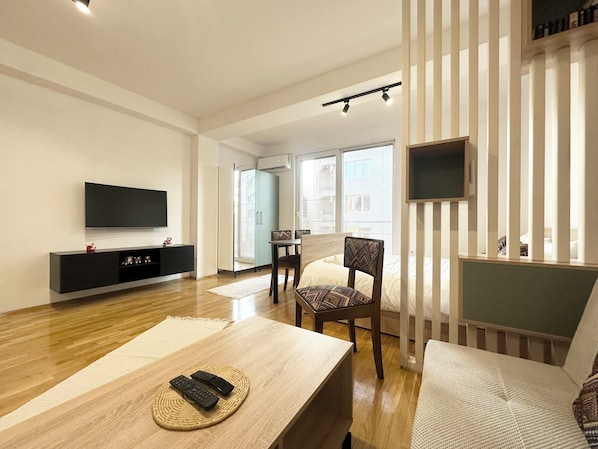 1 habitación, tabla de planchar con plancha, wifi gratis y ropa de cama