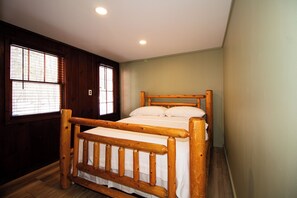 3 bedrooms, travel cot, WiFi, bed sheets