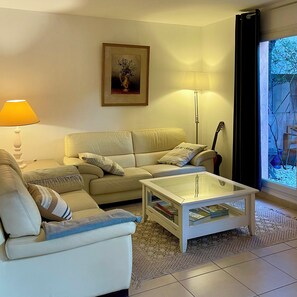 TV - Air-conditioned house with patio in Saint-Rémy de Provence (Saint-Rémy-de-Provence)