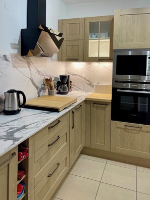 Micro-ondes, four, plaque de cuisson, lave-vaisselle