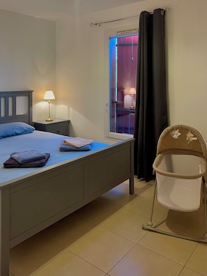 4 chambres, fer et planche à repasser, Wi-Fi gratuit, draps fournis