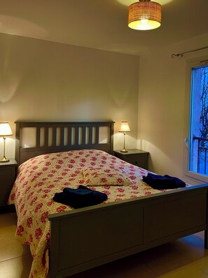 3 chambres, fer et planche à repasser, Wi-Fi gratuit, draps fournis