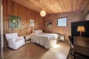3 bedrooms, iron/ironing board