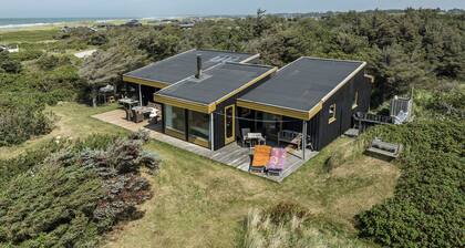 Large bright summerhouse in a tranquil area with sea view and close to the ocean