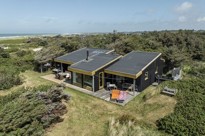 Large bright summerhouse in a tranquil area with sea view and close to the ocean