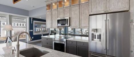 Micro-ondes, four, plaque de cuisson, lave-vaisselle