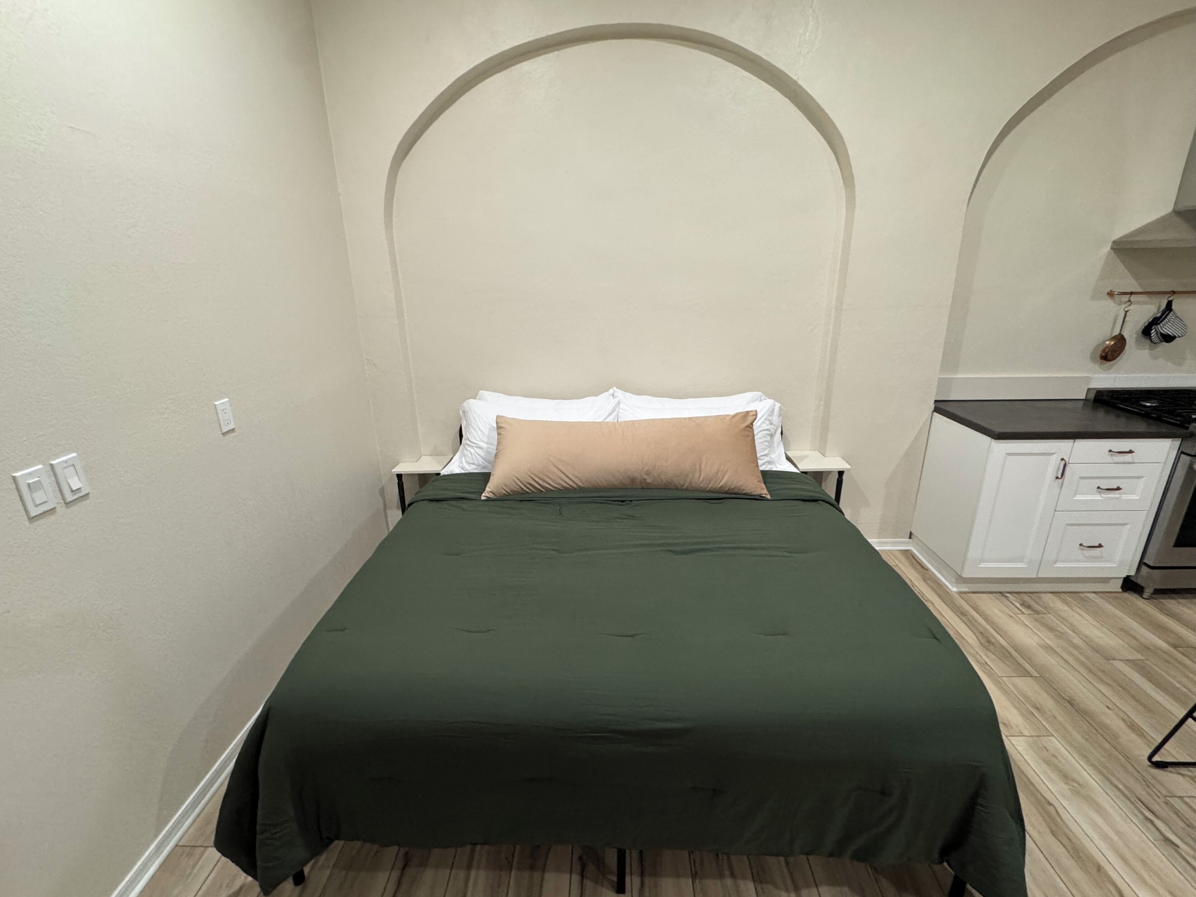 2 slaapkamers, een strijkplank/strijkijzer, gratis wifi, beddengoed