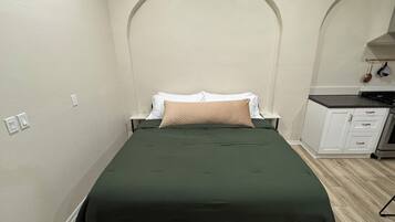 2 slaapkamers, een strijkplank/strijkijzer, gratis wifi, beddengoed