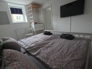 Free WiFi, bed sheets