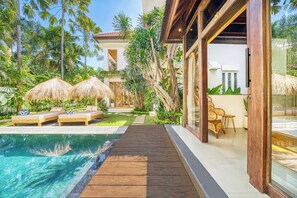 Pool - Villa Chicago, Spacious 7 BDR, lively area (Kabupaten Badung)