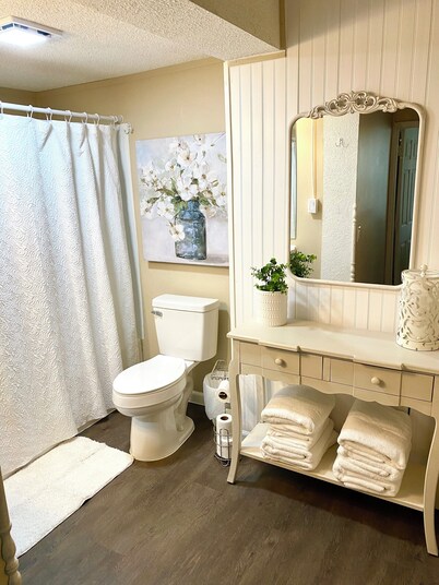Kudzu Cottage: Downtown Ozark.  Cozy 2BR Walk to Restaurants, Shops & Nightlife