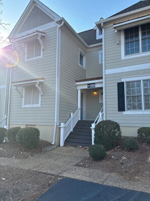 Exterior - Charming 1-bedroom condo in cool Williamsburg with AC, fitness room (Williamsburg)