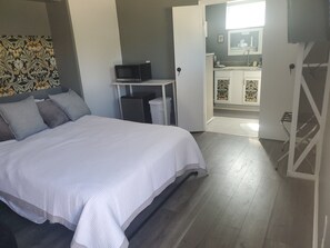WiFi, bed sheets