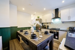 Fridge, microwave, oven, stovetop - Contractors Accommodation in Coventry by Prospergress Property (Coventry)