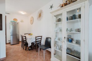 Dining - Cozy Antares house recently built super comfortable and accessorized. (Stintino)