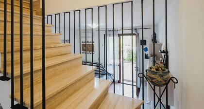 Cozy Antares house recently built super comfortable and accessorized.