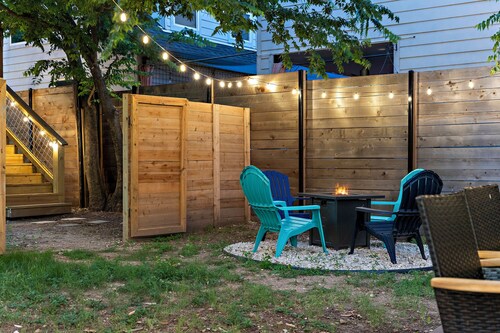 East ATX Bungalow 3 Bedroom 2 Bathroom Cowboy Pool, Fire Pit and Grill