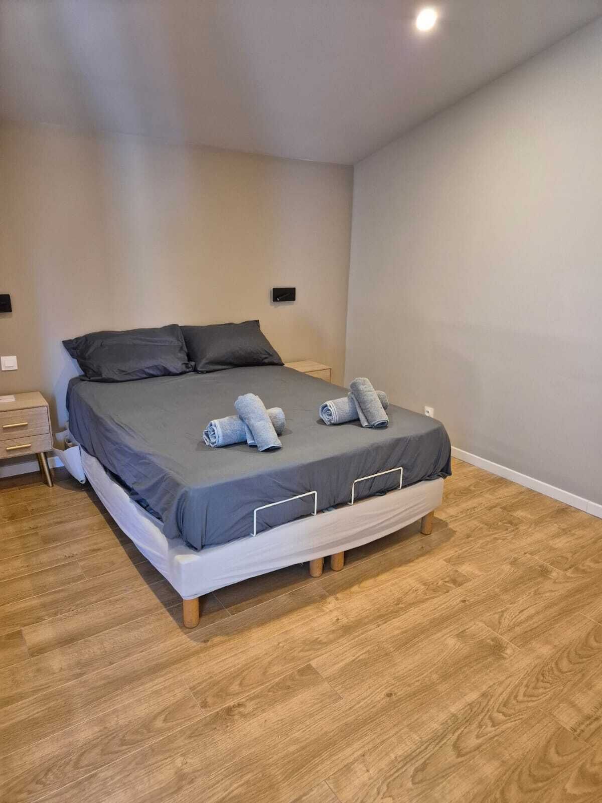 3 chambres, bureau, Wi-Fi gratuit, draps fournis