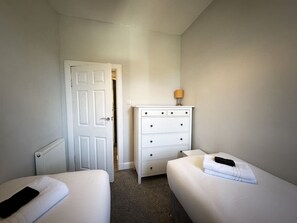 2 makuuhuonetta, silitysrauta/-lauta, Wi-Fi, vuodevaatteet