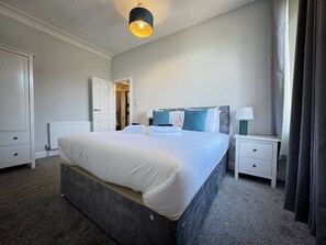 2 quartos, ferros/tábuas de passar roupa, Wi-Fi, roupa de cama