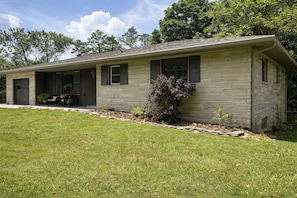 Exterior - Stadium Stroll Garden Level | Walk to Football| 2 BRs · 1 Bath · Sleeps 6 (Bloomington)