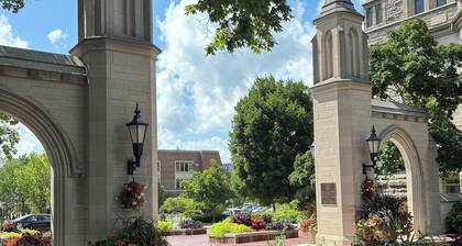 Stadium Stroll Garden Level: Walk to the Big Game