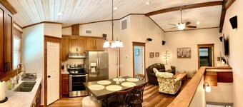 Charming 3-bedroom farmhouse in peaceful Fairhope with AC