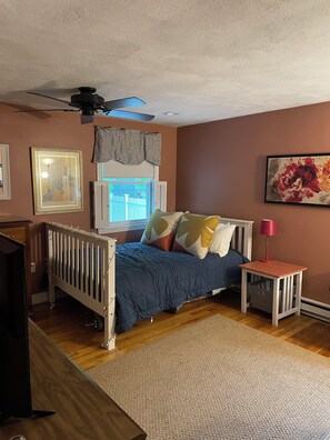 5 bedrooms, iron/ironing board, free WiFi, bed sheets