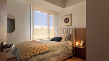 3 bedrooms, desk, iron/ironing board, WiFi
