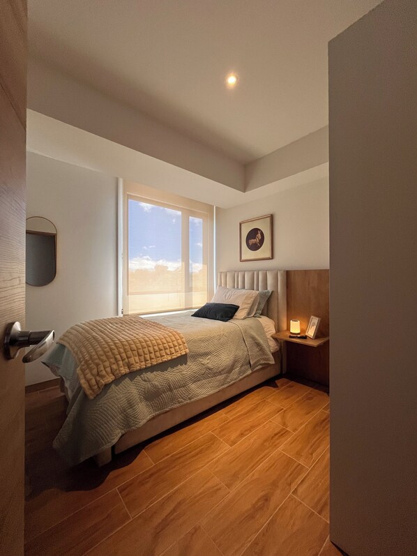 3 عدّة غرف نوم ومكتب ومكواة/لوح كي وواي فاي