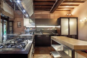 Micro-ondes, four, plaque de cuisson, lave-vaisselle