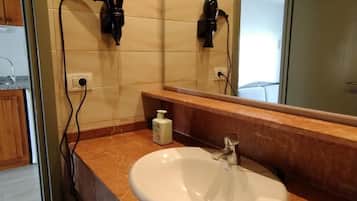 Standard Double Room, Mountain View | Bathroom