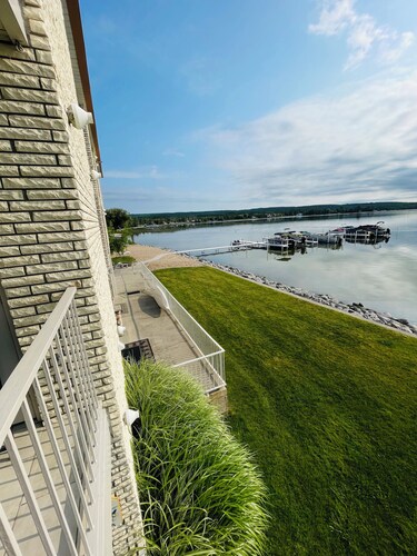 Lake front  2-bedroom condo with beautiful sun rises views over Crooked lake.