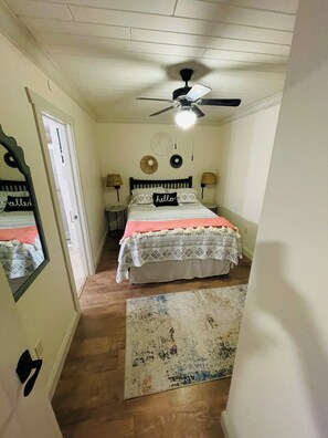 2 bedrooms, iron/ironing board, free WiFi, bed sheets - Lakefront Crooked Lake Condo - 2BR & 2BA - Petoskey, MI (Harbor Springs)