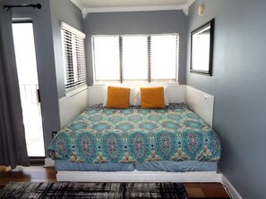 Fer et planche à repasser, Wi-Fi gratuit, draps fournis