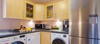 Cosy single room shared bathroom