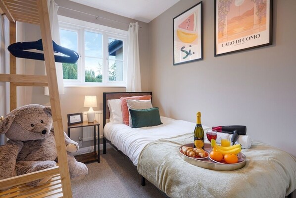 1 chambre, fer et planche à repasser, accès Internet, draps fournis