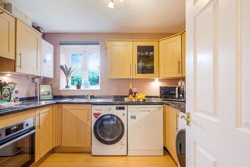 Cosy single room shared bathroom