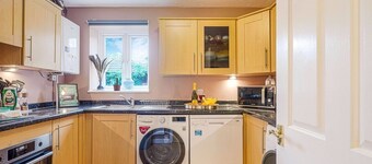 Cosy single room shared bathroom