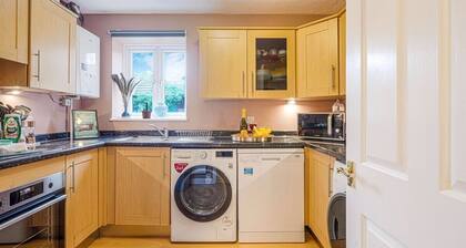 Cosy single room shared bathroom