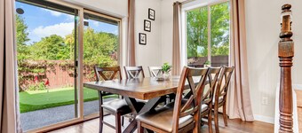 Stunning 4-Bedroom Home with Hot Tub, Sauna, Fire Pit, King Bed, AC, Golf Green!