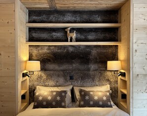 2 bedrooms, desk, travel cot, free WiFi