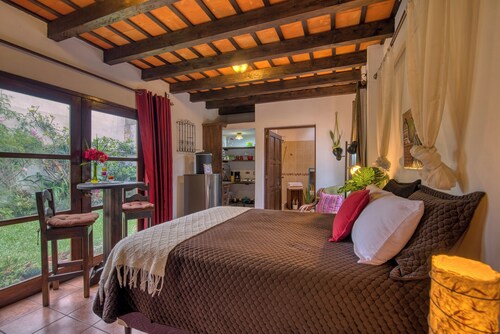 Charming Studio just Outside Antigua Guatemala with A/C and Parking