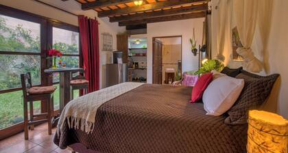 Charming Studio just Outside Antigua Guatemala with A/C and Parking