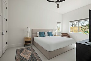 3 habitaciones, escritorio, tabla de planchar con plancha y wifi gratis 