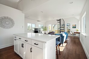 Interior - East ATX 3BR/2BA Tree House, Deck & Fire Pit (Austin)